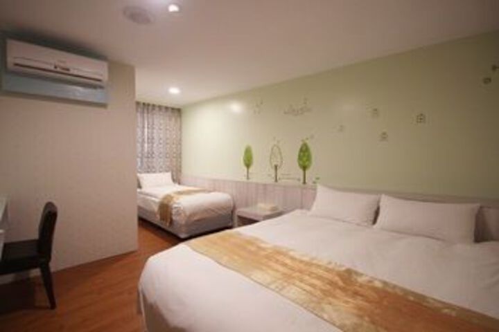 Room 19 of 30