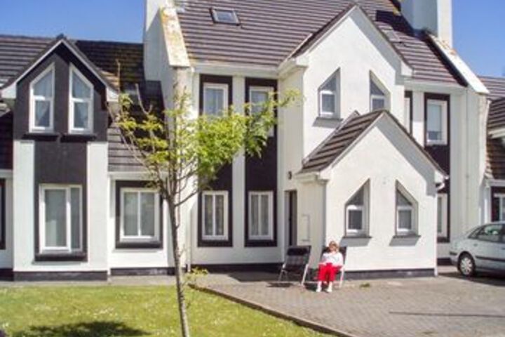 House With 4 Bedrooms in Enniscrone With Enclosed Garden and Wifi Near the Beach