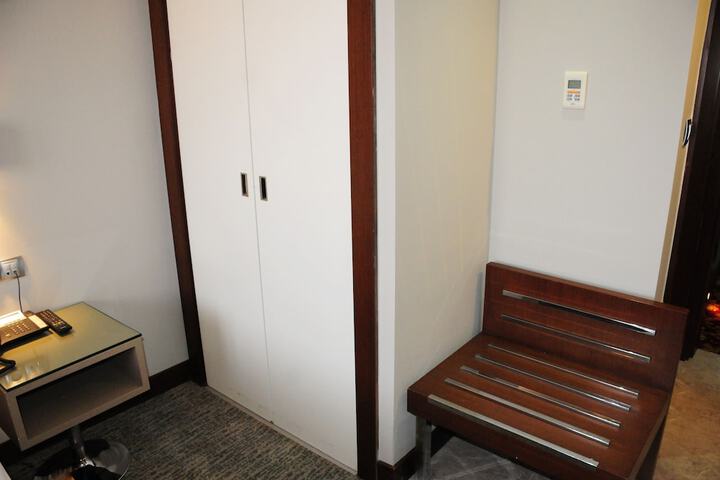 Room 9 of 41
