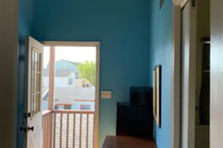 Room 106 of 204