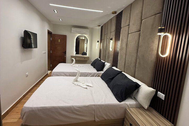 Room 5 of 13