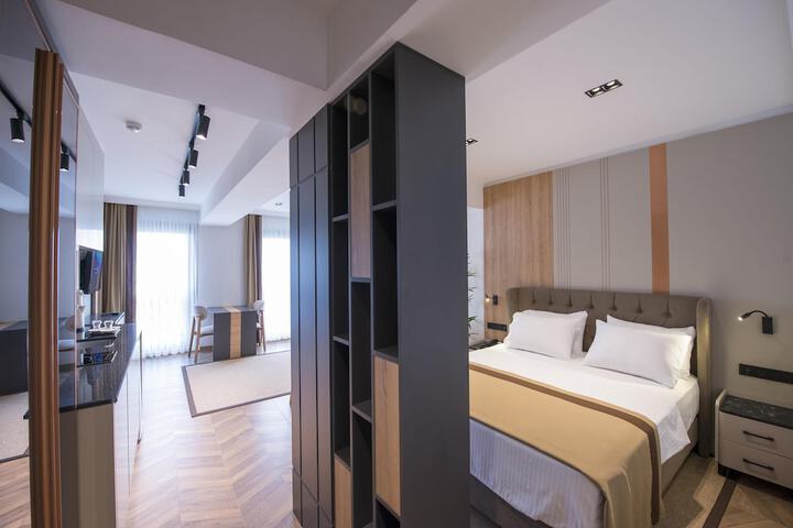 Room 13 of 25
