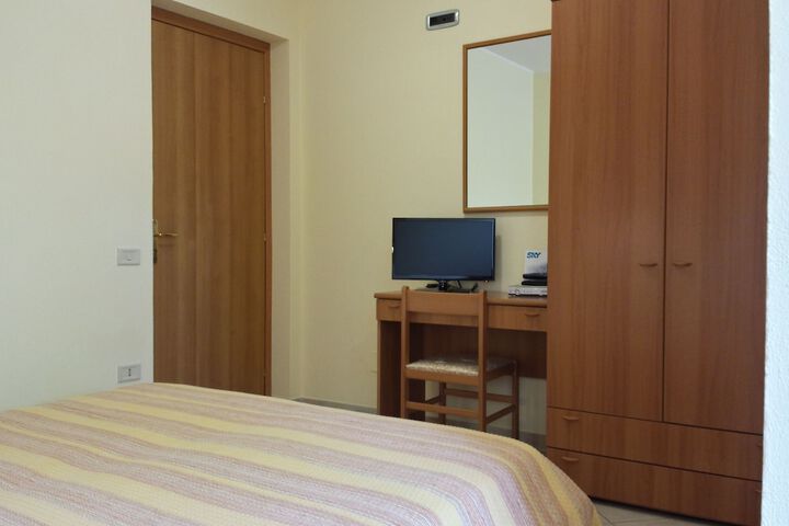 Room 3 of 52