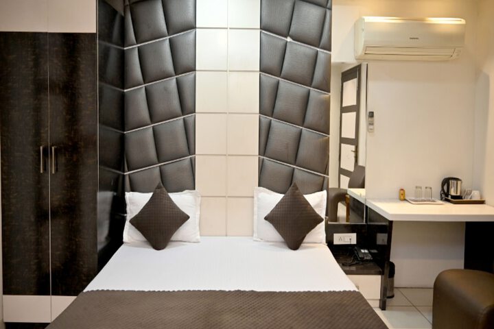 Room 21 of 37
