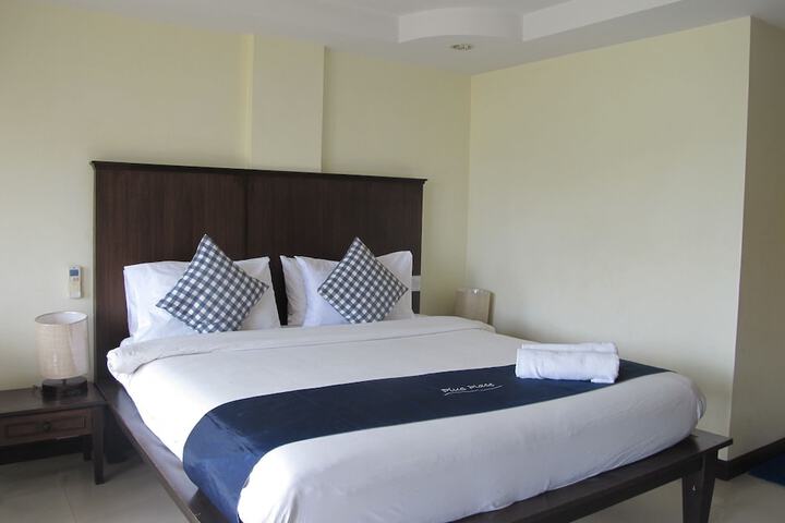 Room 8 of 50