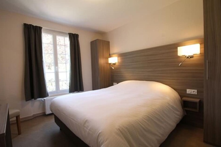 Room 12 of 19
