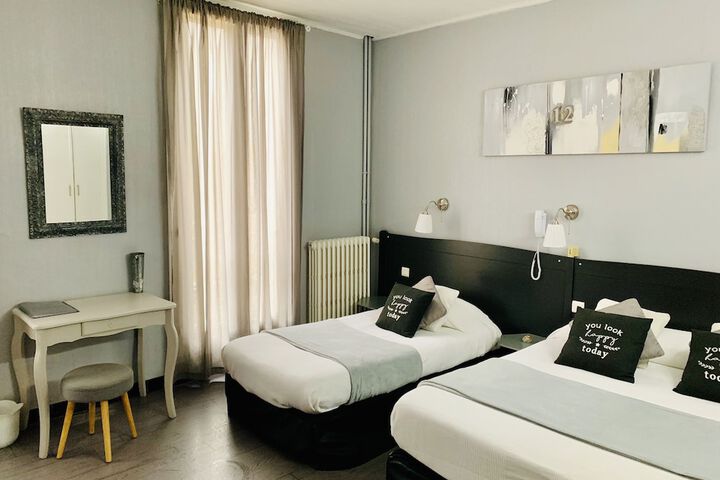 Room 2 of 22