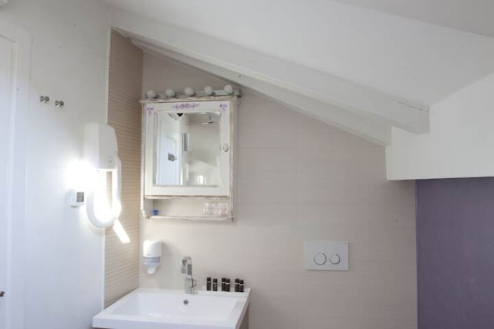 Room 48 of 62