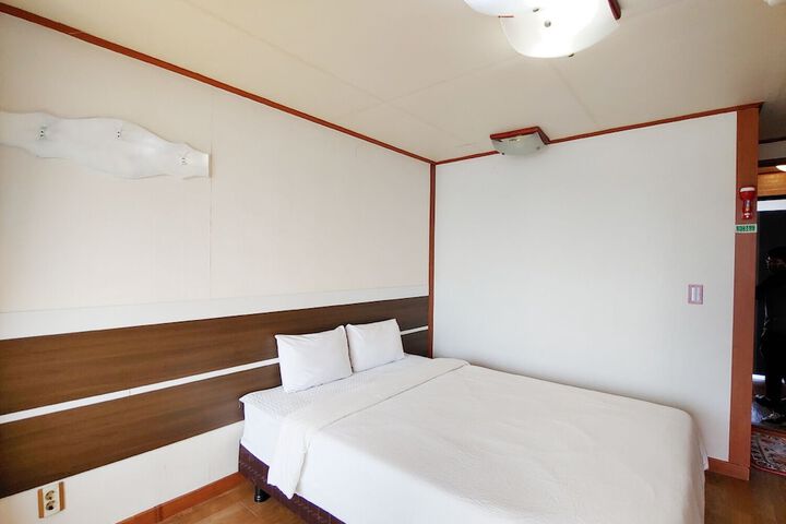 Room 6 of 46
