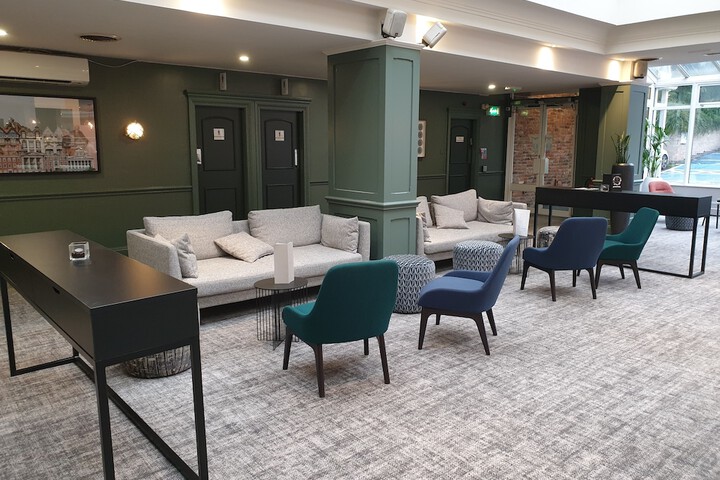 Lounge 45 of 69
