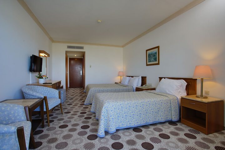 Room 13 of 70
