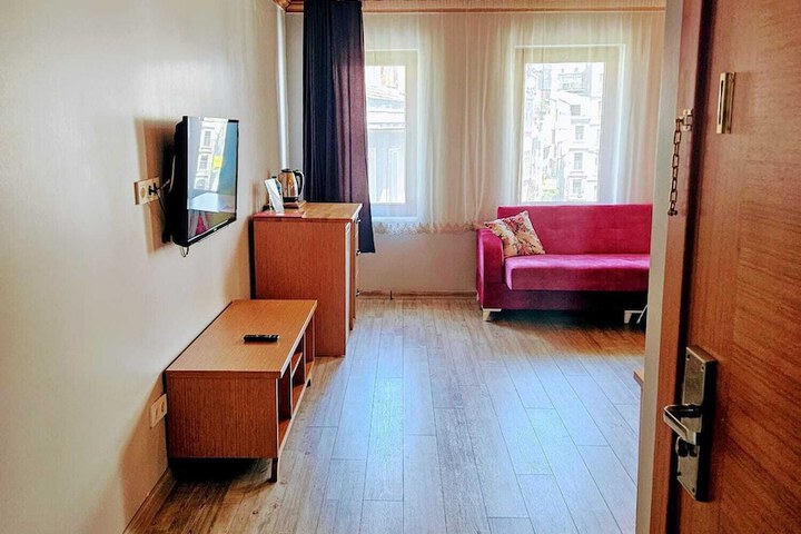 Room 33 of 204