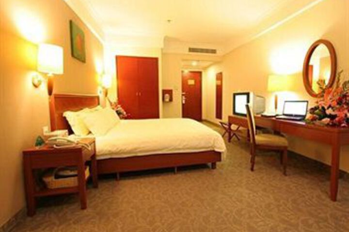 Room 4 of 6