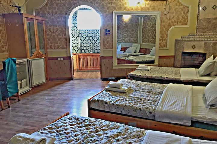 Room 8 of 30