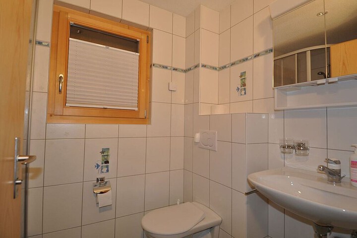 Room 10 of 12