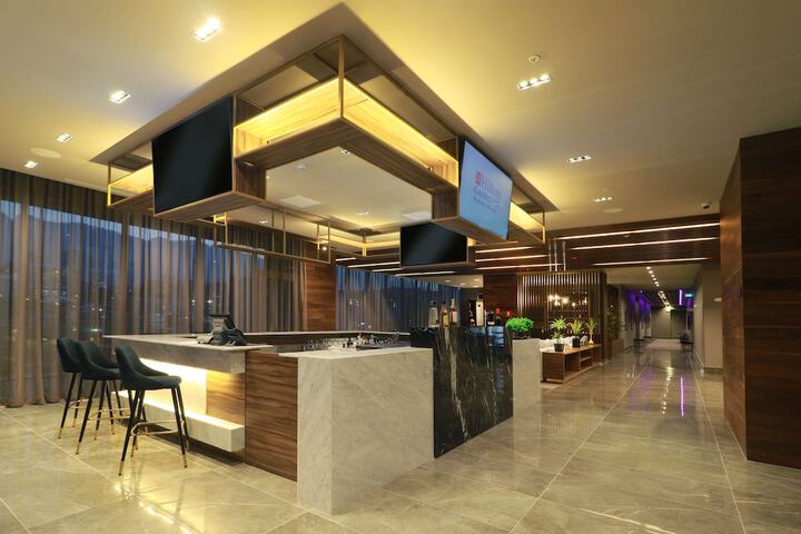 Lounge 50 of 60