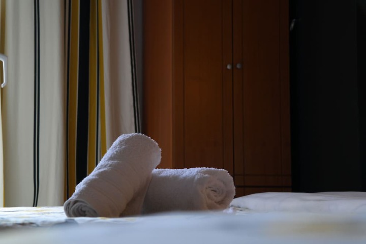 Room 9 of 33