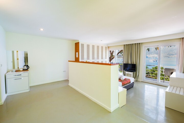 Room 35 of 65