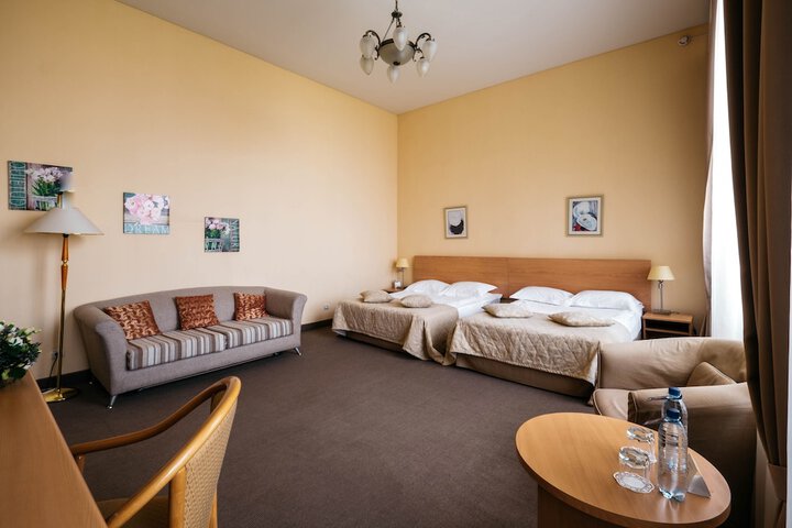 Room 16 of 64