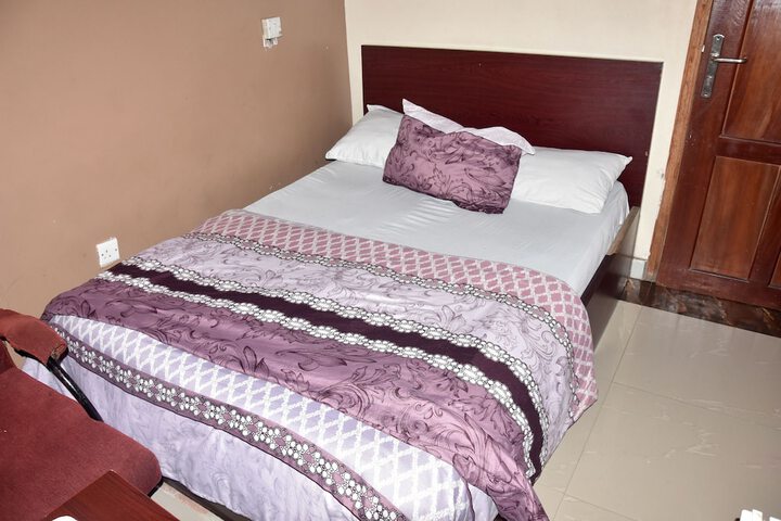 Room 6 of 18
