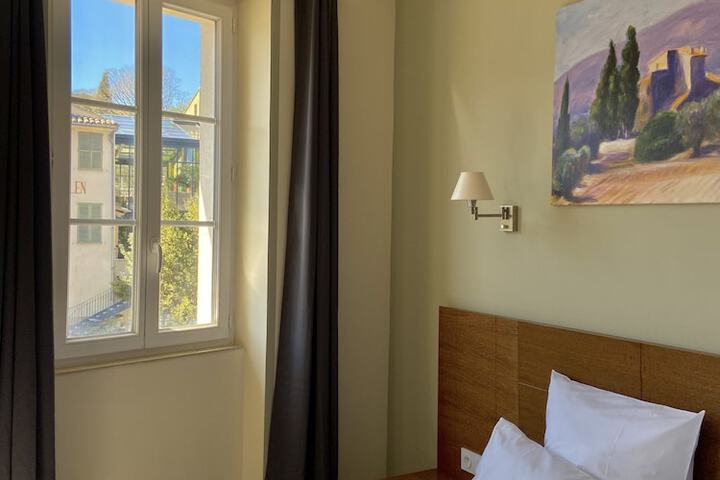Room 13 of 81