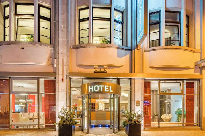 Hotel Entry