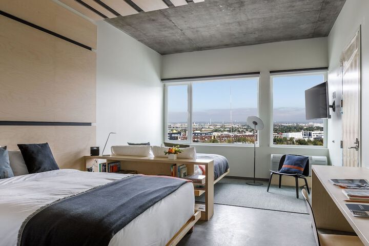 Room 47 of 136
