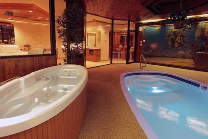 Hot Tub 48 of 63