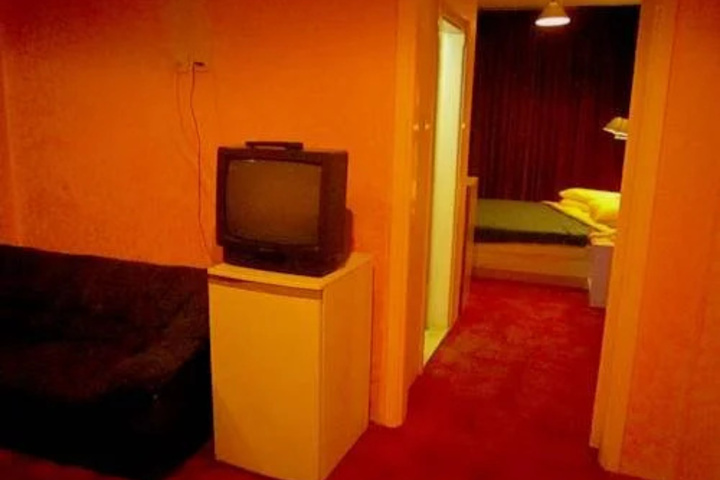 Room 2 of 2