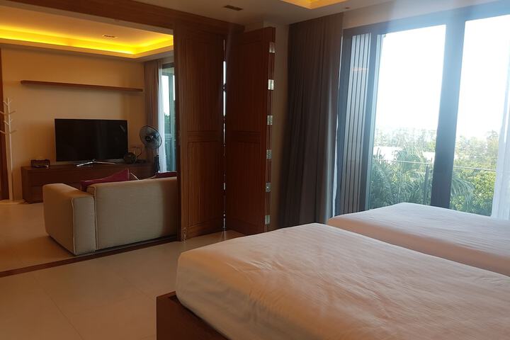 Room 43 of 77