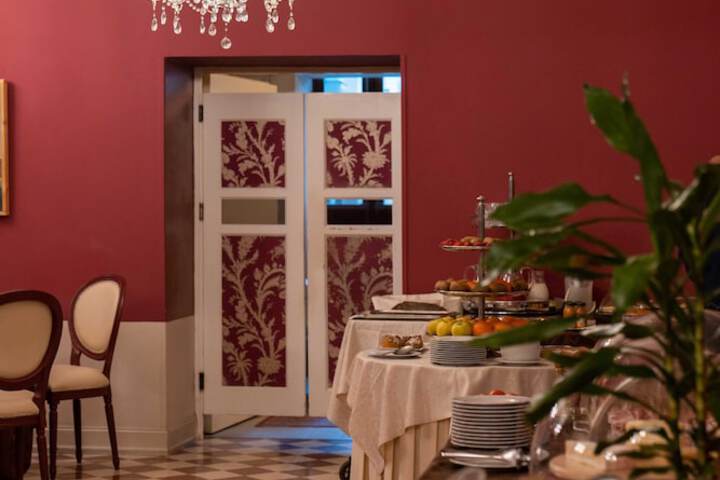 Breakfast area
