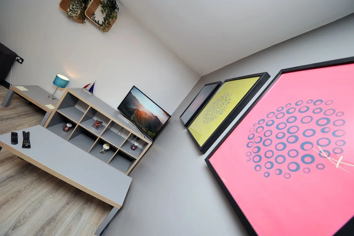 Room 3 of 16