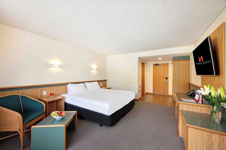 Room 11 of 25