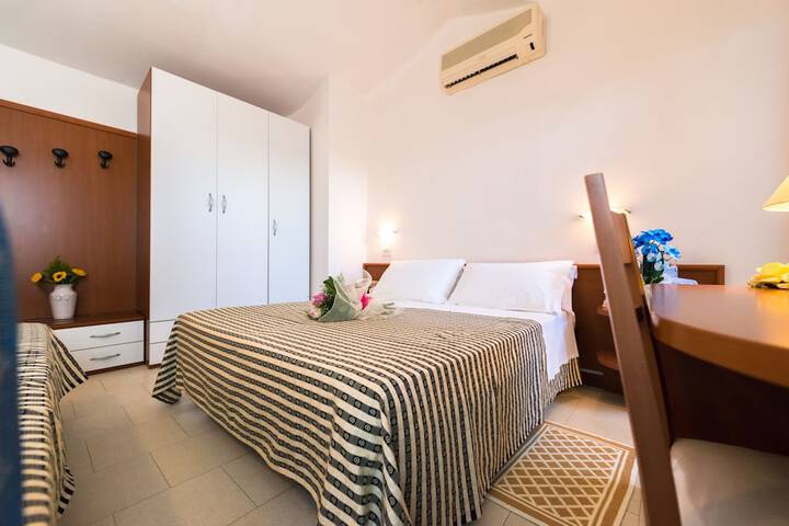 Room 21 of 108