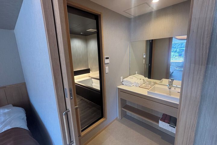Room 14 of 28