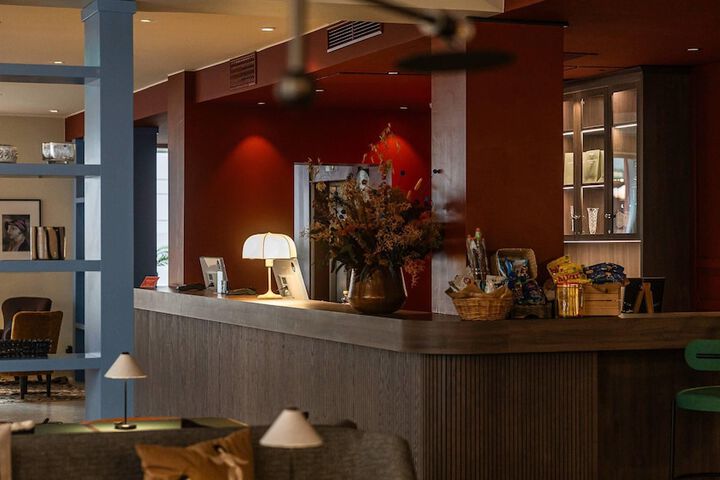 Entrance & Lobby