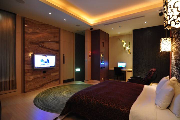 Room 5 of 20