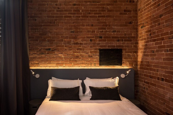 Room 10 of 60