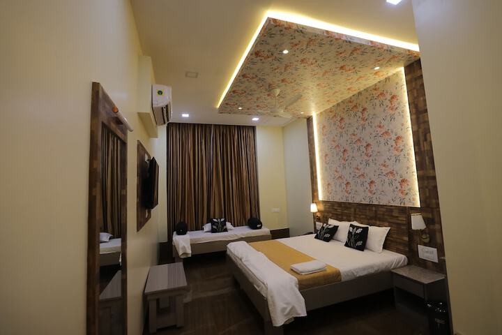 Room 9 of 26