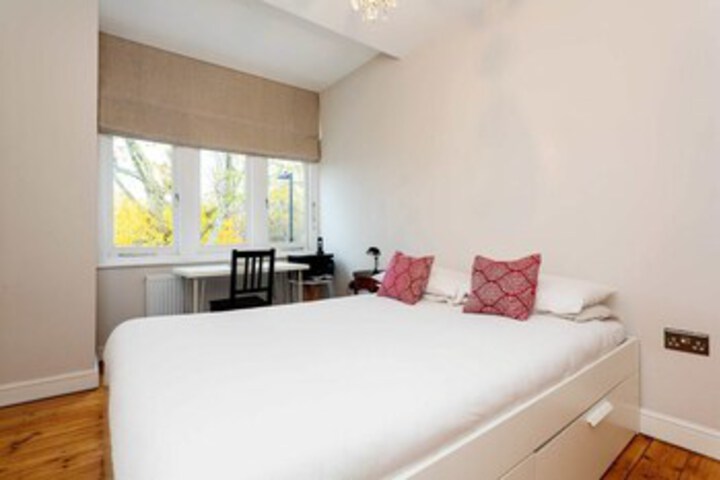 Room 9 of 22