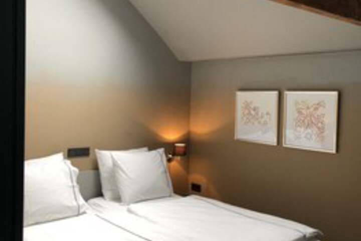 Room 11 of 21