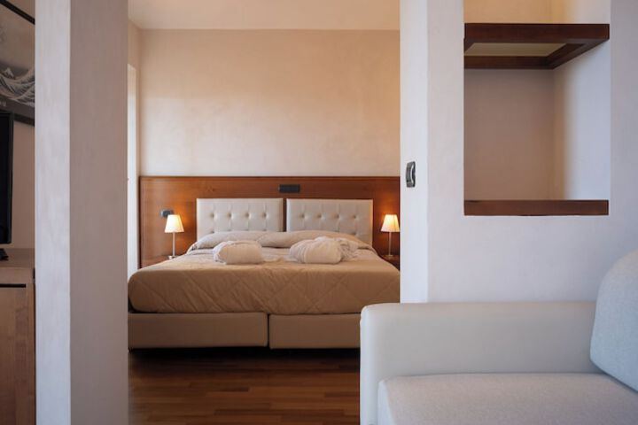 Room 32 of 89