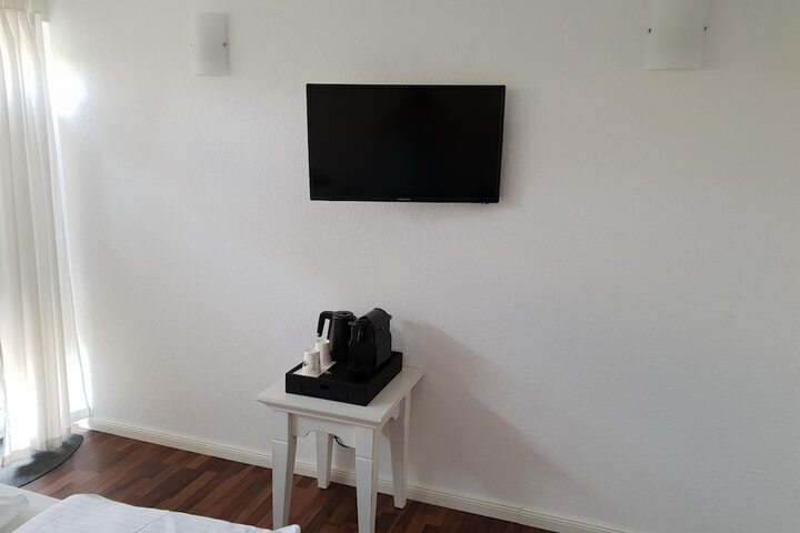 Room 15 of 49