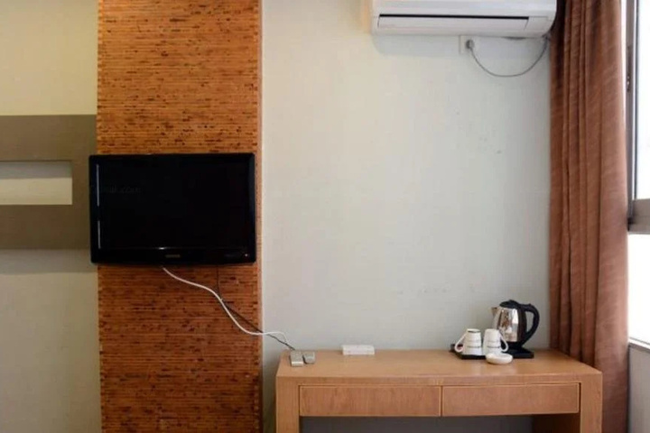 Room 4 of 12
