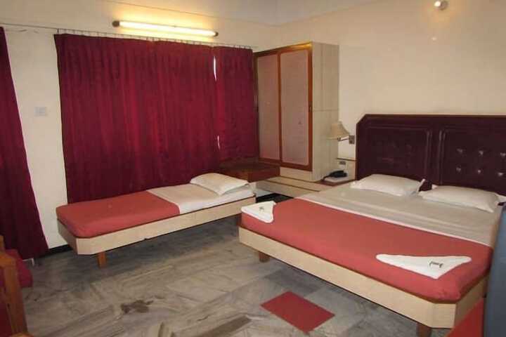 Room 13 of 38