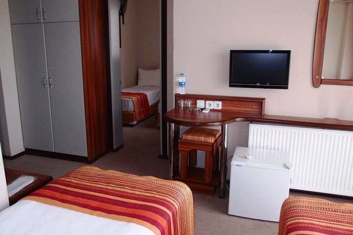 Room 11 of 28