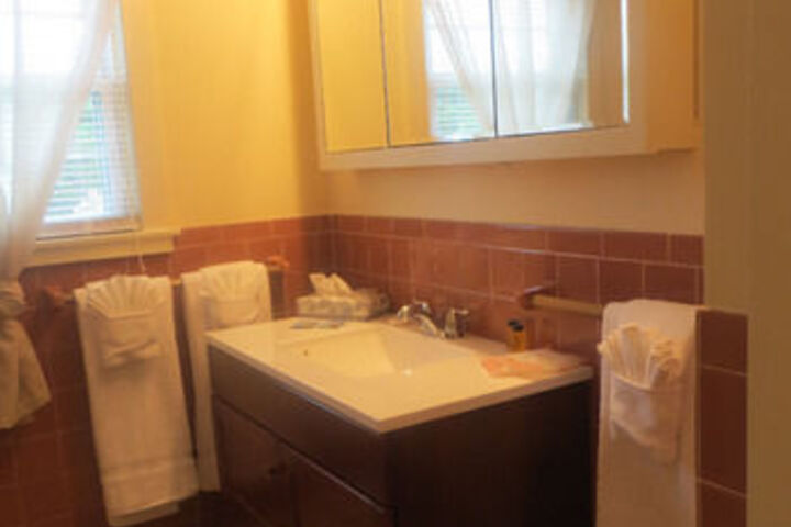Room 4 of 17