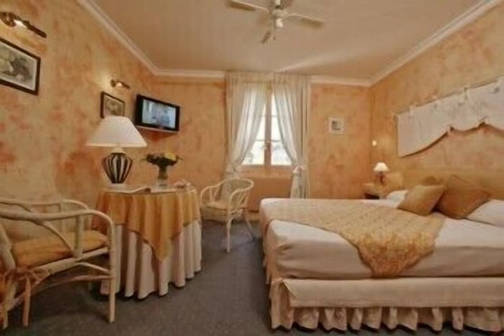 Room 13 of 34