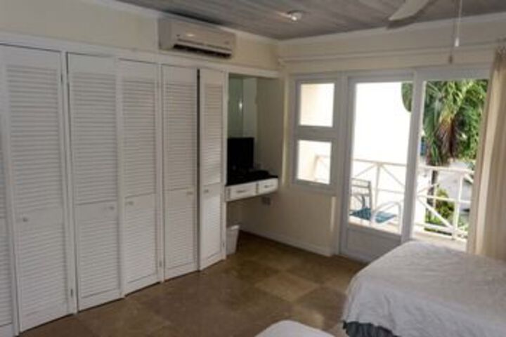 Room 9 of 37
