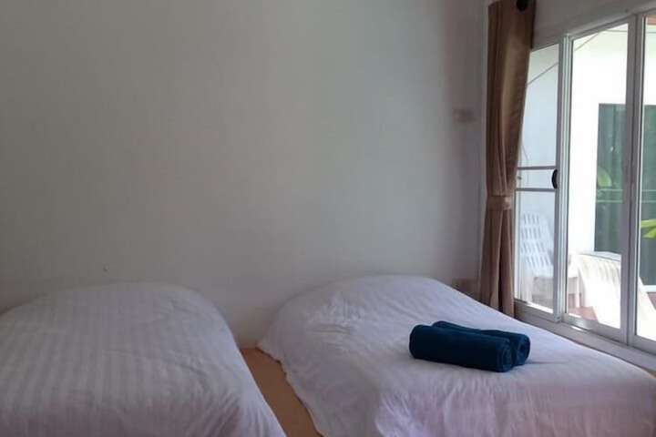 Room 4 of 35